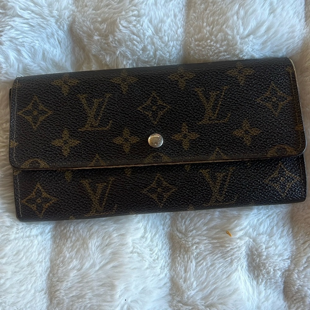 LOUIS VUITTON SARAH WALLET​